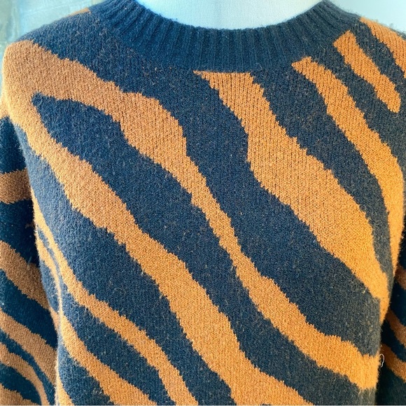 French Connection Tiger Stripe Balloon Sleeve Romantic Sweater, Size XS - Picture 4 of 8